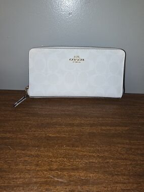 Coach Zip Around Wallet In Signature Canvas C4452  Glacierwhite